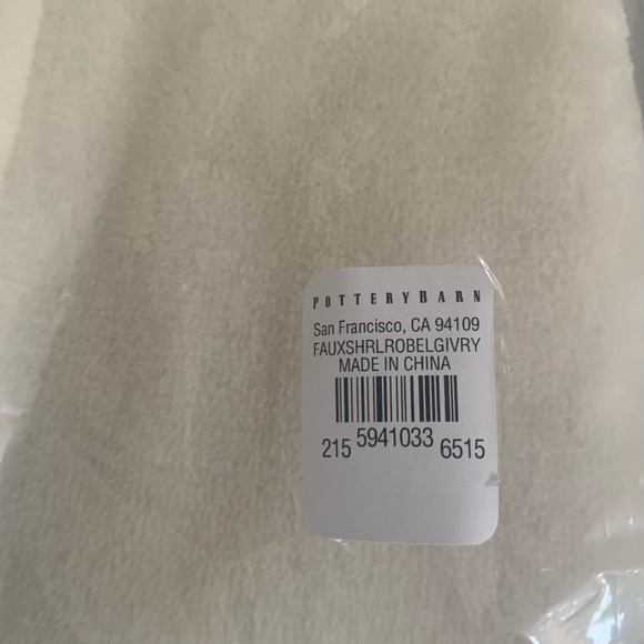 Pottery Barn Cream Shearling Faux Fur Robe
NWT - Picture 5 of 7